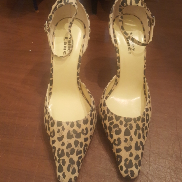 Shoes - Picture 1 of 4